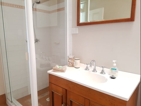 Newcastle Short Stay Apartments - Vista Apartment - Dalby Accommodation 5