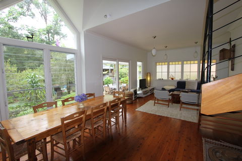 Phinney's Holiday Cottage Hyams Beach - Dalby Accommodation 1