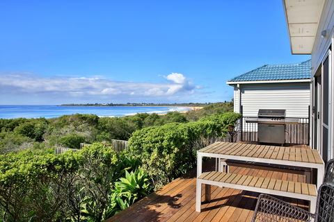 Seakissed Beachhouse - Dalby Accommodation 2
