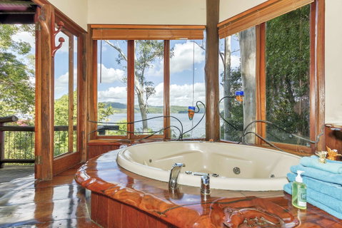 Secrets On The Lake - Dalby Accommodation 1