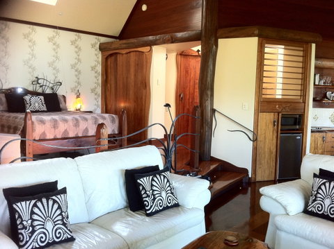 Secrets On The Lake - Dalby Accommodation 2