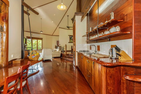 Secrets On The Lake - Dalby Accommodation 4