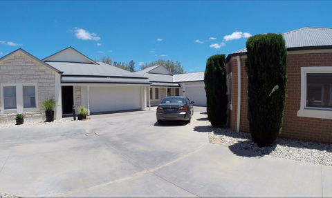 Shamore Apartments - Eleventh Street Mildura - Dalby Accommodation 6