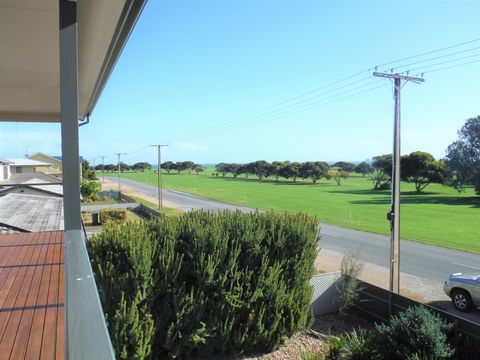 Shorelines - Dalby Accommodation 2