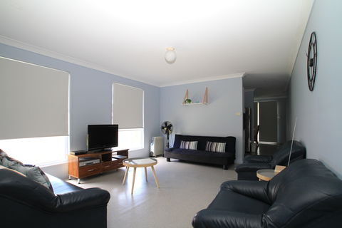 Sussex Inlet Holiday Home - Dalby Accommodation 0