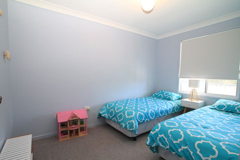 Sussex Inlet Holiday Home - Dalby Accommodation 1