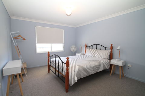 Sussex Inlet Holiday Home - Dalby Accommodation 2