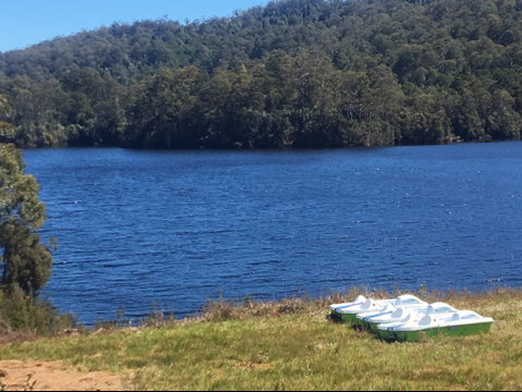 Tullah Lakeside Lodge - Dalby Accommodation 2