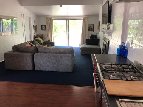 Turalla Truffle Cottage - Dalby Accommodation 1