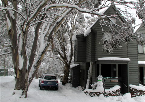 Wallace's - Crystal Creek Chalet 1 - Dalby Accommodation 0