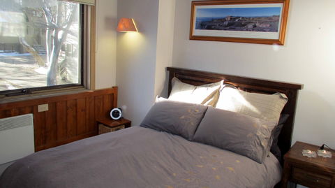 Wallace's - Crystal Creek Chalet 1 - Dalby Accommodation 1