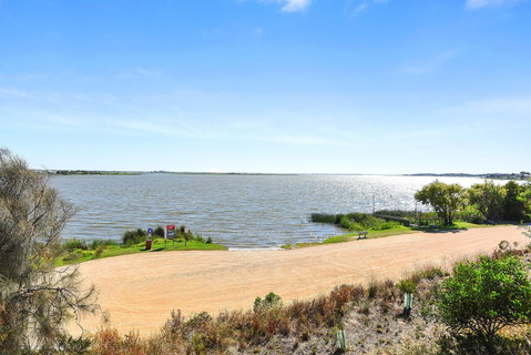 25 Captain Sturt Parade - Hindmarsh Island - Dalby Accommodation 1