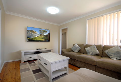 Barrack Point Holidays At Warilla Bowling Club - Dalby Accommodation 1