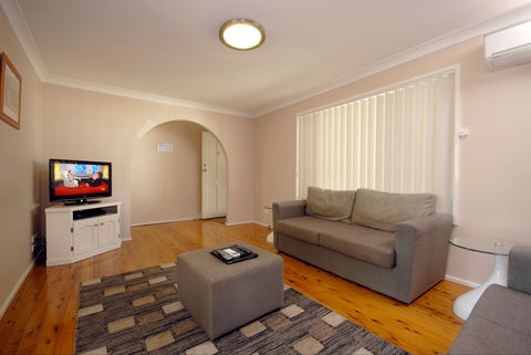 Barrack Point Holidays At Warilla Bowling Club - Dalby Accommodation 2