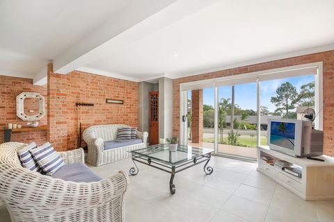 Bay Beauty - Dalby Accommodation 0