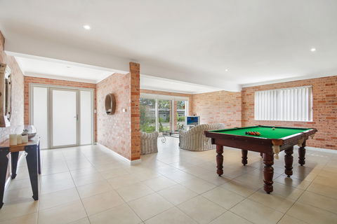Bay Beauty - Dalby Accommodation 2