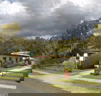 Binalong Bungalows - Dalby Accommodation