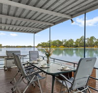 Boats and Bedzzz - The Murray Dream self-contained moored Houseboat - Dalby Accommodation