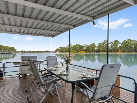 Boats And Bedzzz - The Murray Dream Self-contained Moored Houseboat - Dalby Accommodation 0