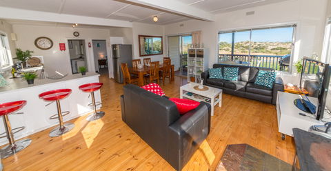 Carrickalinga SeaHaven - Dalby Accommodation 2