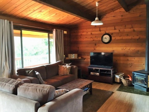 Cedar House - Dalby Accommodation 1