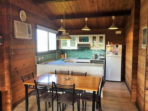Cedar House - Dalby Accommodation 2