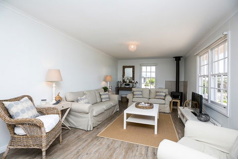 Coastal Cottage - Dalby Accommodation 1