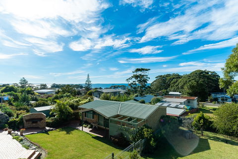Horizon Views Beach House - Dalby Accommodation 0