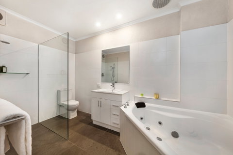 Moonlight Bay Apartments - Dalby Accommodation 1