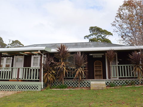 Old Whisloca Cottage - Dalby Accommodation 0