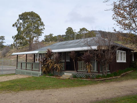 Old Whisloca Cottage - Dalby Accommodation 1
