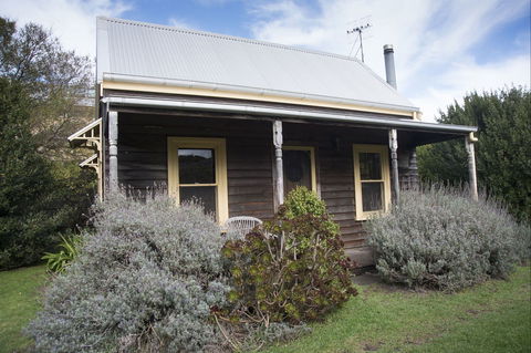 Orchard Cottages - Dalby Accommodation 0