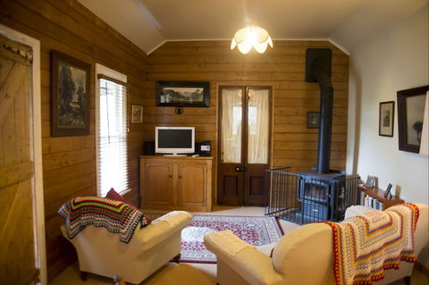 Orchard Cottages - Dalby Accommodation 2