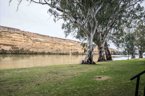 Page Drive Blanchetown  -River Shack Rentals - Dalby Accommodation 1