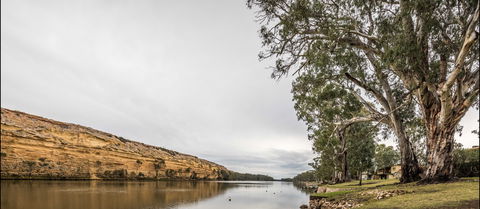 Page Drive Blanchetown  -River Shack Rentals - Dalby Accommodation 2