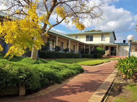 Park Avenue Holiday Units - Dalby Accommodation 0