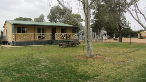 Port Pitstop Cottage - Dalby Accommodation 0