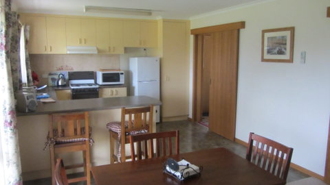 Port Pitstop Cottage - Dalby Accommodation 2