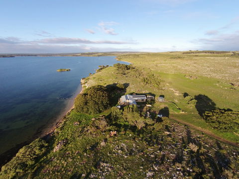 Ratcliff Cottage - Dalby Accommodation 0