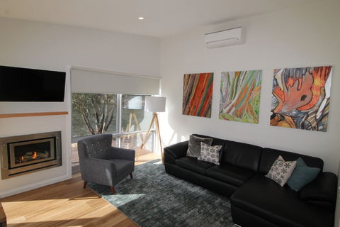 Stillwater Chalet A - Dalby Accommodation 0