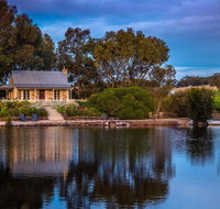 Stonewell Cottages and Vineyards - Dalby Accommodation
