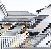 The Fox House Kyneton - Dalby Accommodation