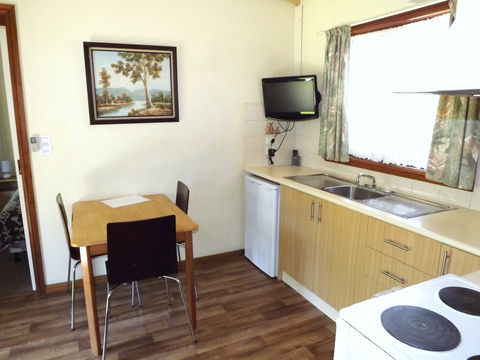 Tumut Log Cabins - Dalby Accommodation 1