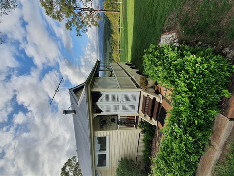 Vanbery Cottage Host Farm - Dalby Accommodation 1