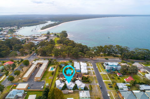 White Sands Deck House - Dalby Accommodation 0