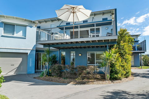 White Sands Deck House - Dalby Accommodation 1