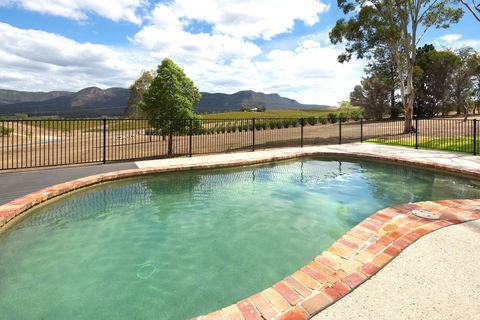 Worthington's Guest Cottage - Dalby Accommodation 1