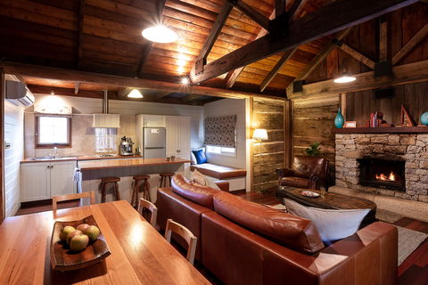 1860 Luxury Accommodation - Dalby Accommodation 1