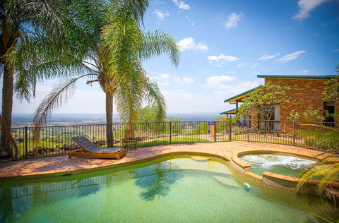 Aquila - Dalby Accommodation 0