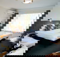 Batemans Bay Hotel - Dalby Accommodation